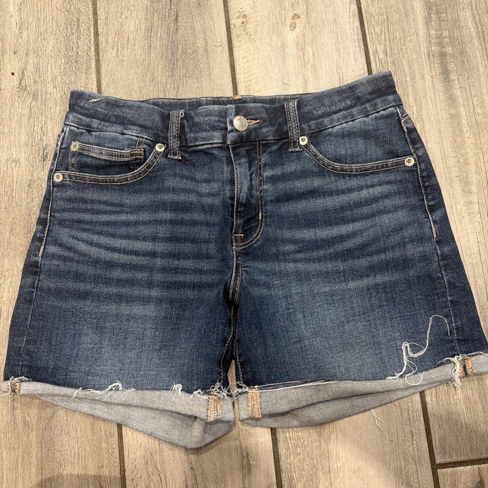 American Eagle Women's‎ Sz 6 Medium Wash Next Level Stretch Curvy Hi-Rise Shorts